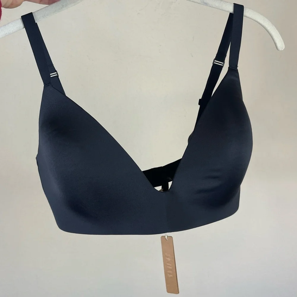 SKIMS Wireless Lightly Lined Bra in Black Onyx Size 36DD NWT - Picture 4 of 9